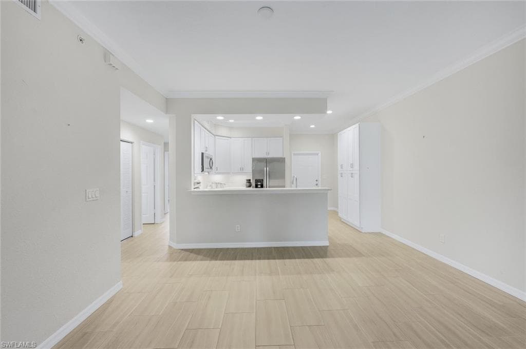 1137 Winding Pines CIR 106 photo 5 of 33