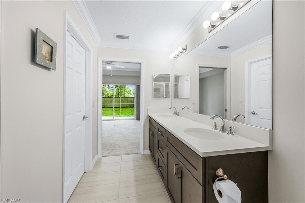 1137 Winding Pines CIR 106 photo 15 of 33