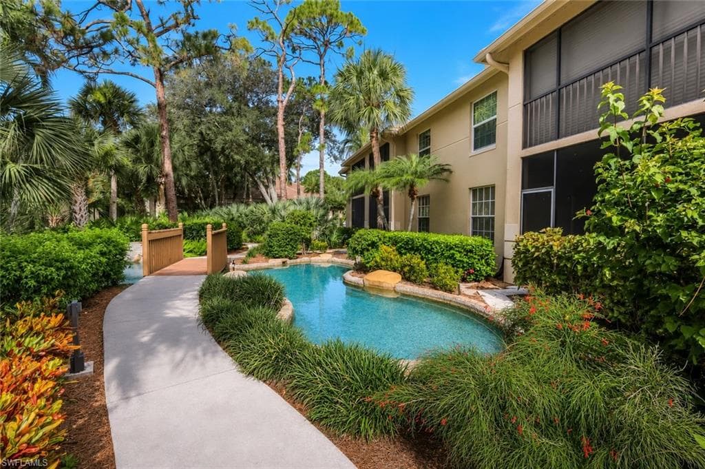 4110 Sawgrass Point DR 104 photo 25 of 33