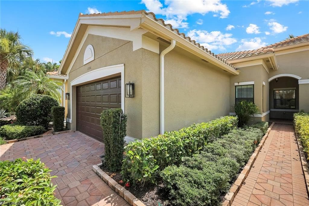 13556 Coronado DR photo 2 of 34