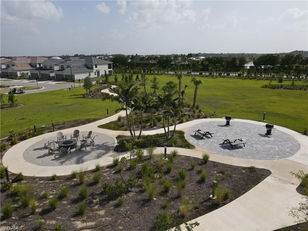 Willowgreen's community fire pits, picnic and grill area.