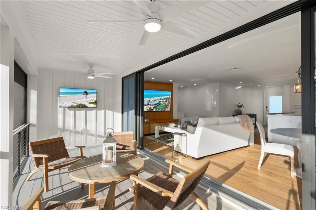 25 Beach Homes photo 16 of 48