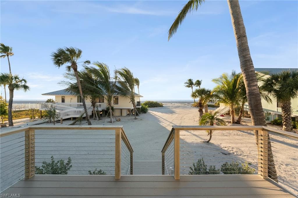 25 Beach Homes photo 26 of 48