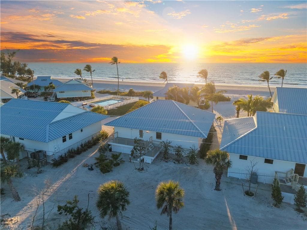 25 Beach Homes photo 40 of 48