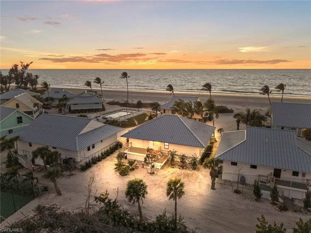 25 Beach Homes photo 4 of 48