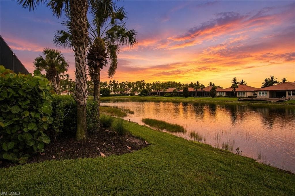 The western exposure Lakeview from the lanai provides a spectacular sunset show nightly!