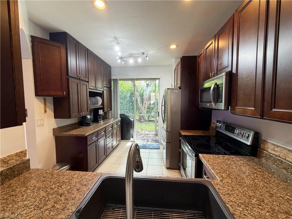 17517 Cherry Ridge LN photo 6 of 20