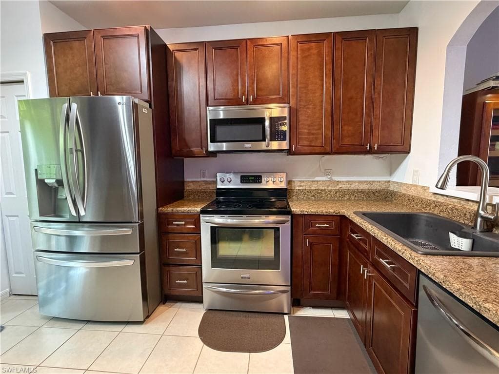 17517 Cherry Ridge LN photo 7 of 20