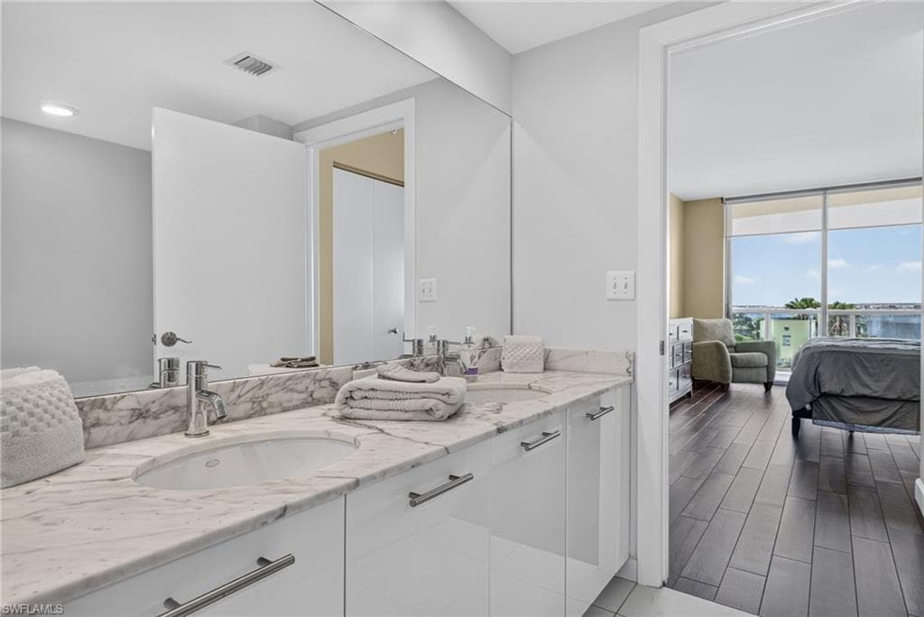 3000 Oasis Grand BLVD 505 photo 17 of 50