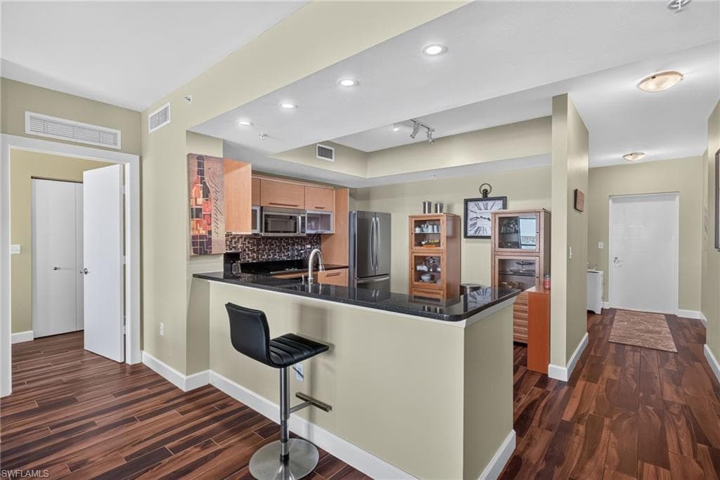 3000 Oasis Grand BLVD 505 photo 12 of 50