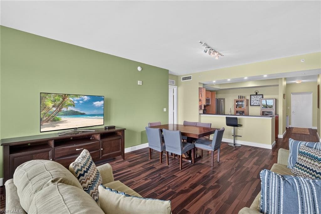 3000 Oasis Grand BLVD 505 photo 7 of 50