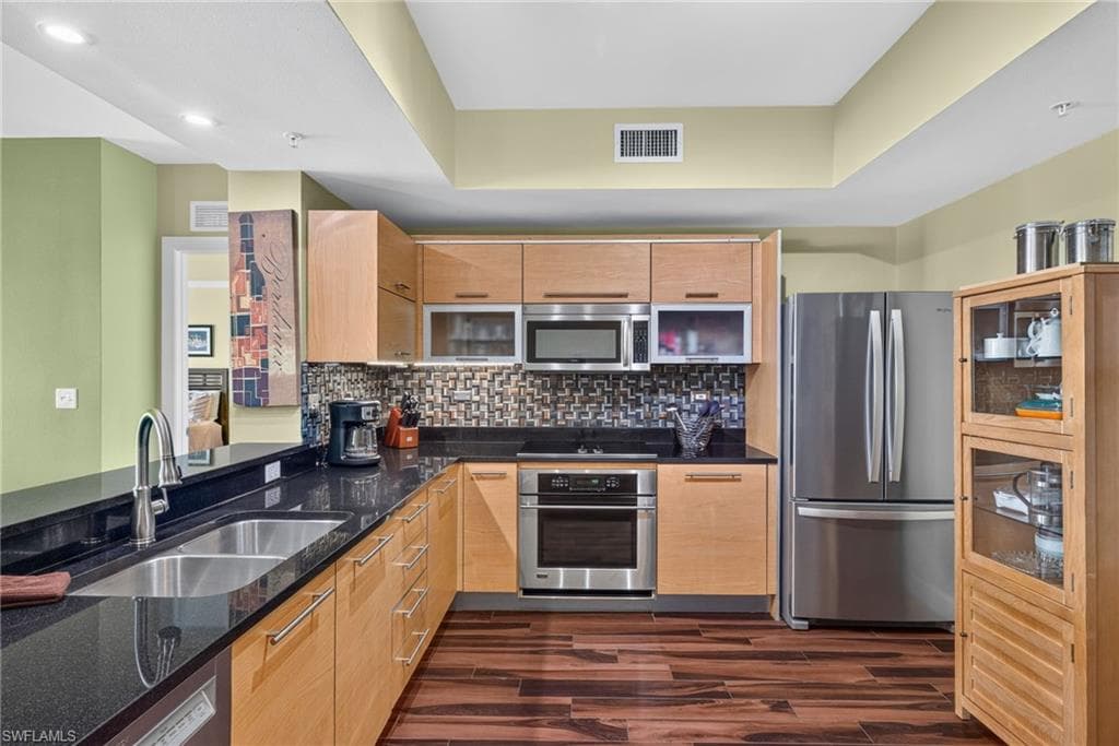 3000 Oasis Grand BLVD 505 photo 9 of 50