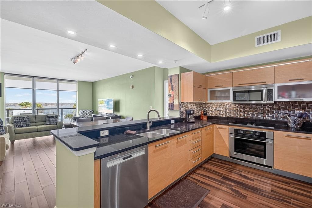 3000 Oasis Grand BLVD 505 photo 10 of 50