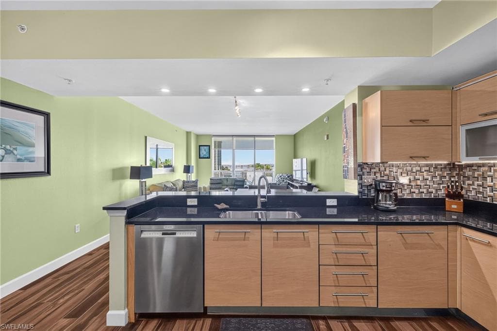3000 Oasis Grand BLVD 505 photo 11 of 50