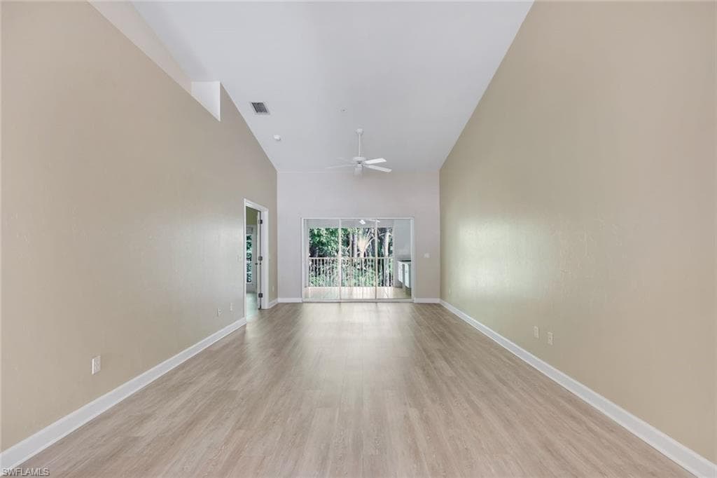 DINING / LIVING ROM AREA
