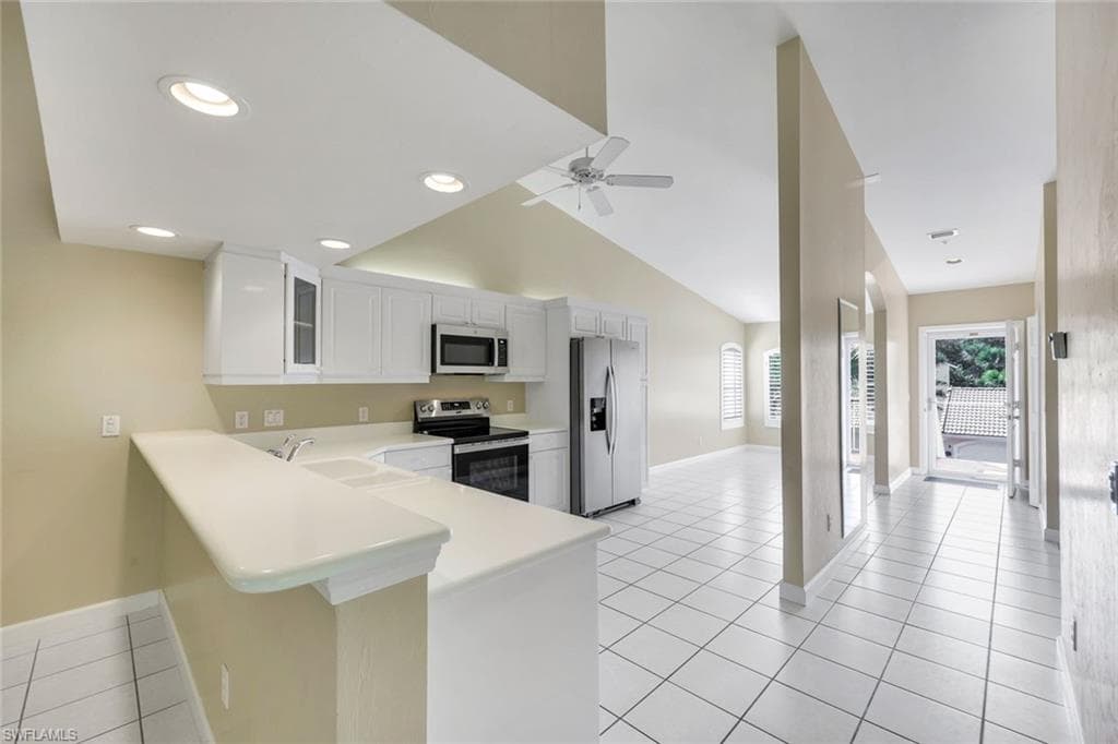 KITCHEN WITH BAR AREA