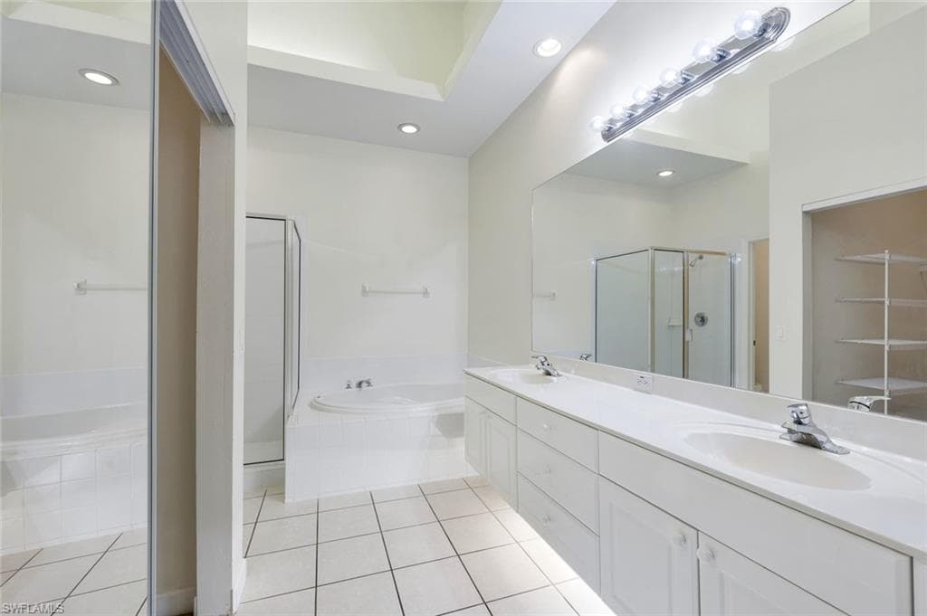 MASTER BATH WITH SEPARATE TUB AND SHOWER