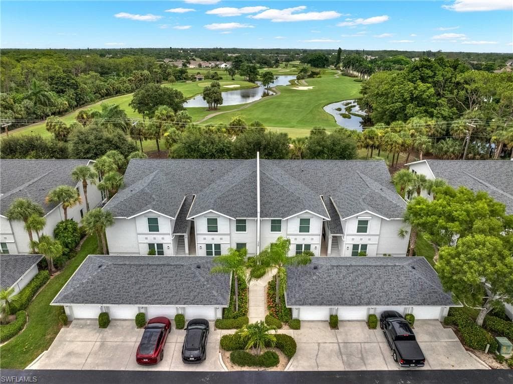 Community featuring a golf course