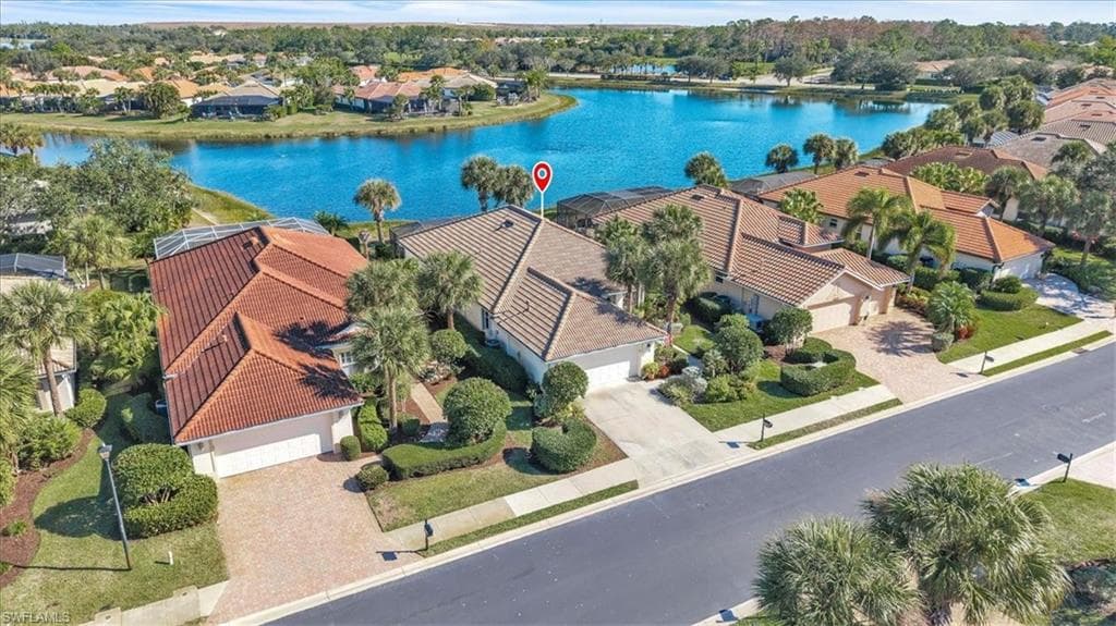 Wonderful location close to the town center with water views