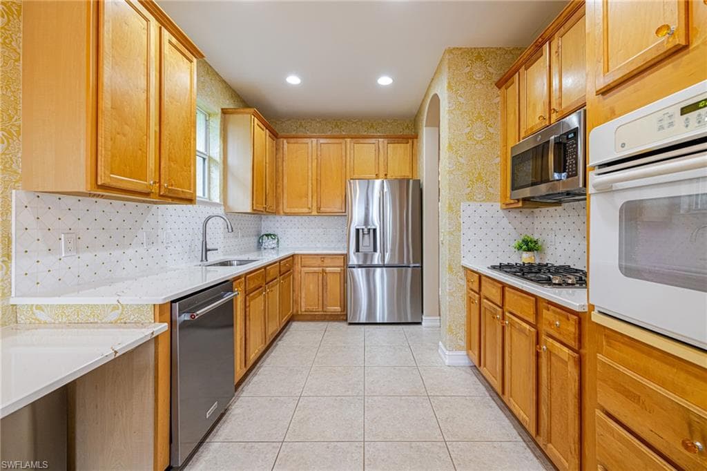 New refrigerator, gas cook top, and quartz counters