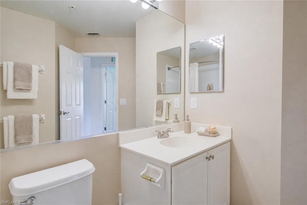 904 Hampton CIR photo 20 of 35