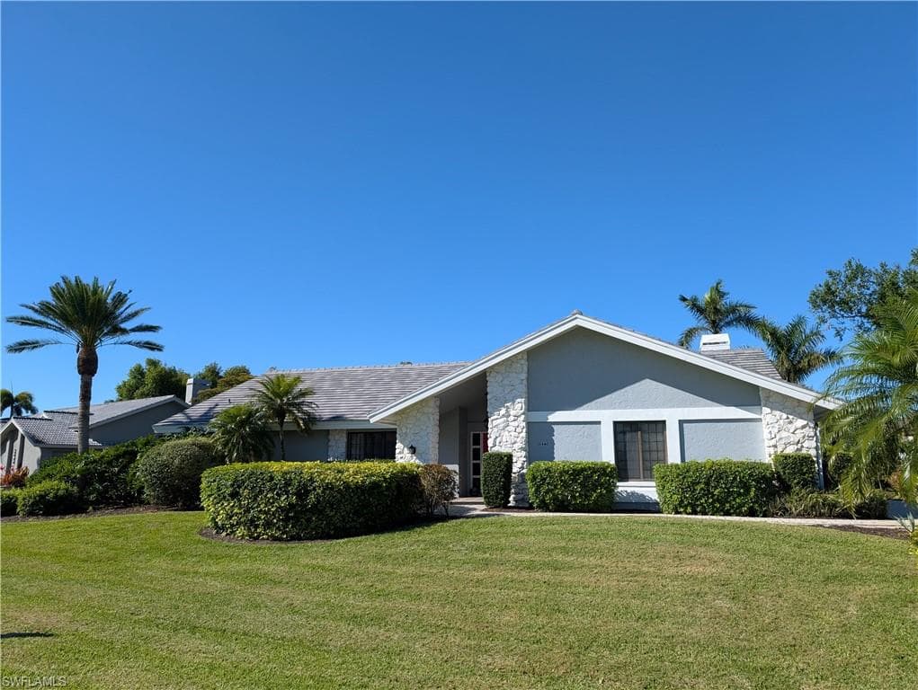 Front elevation of this Fiddlesticks home which is just steps to the clubhouse.