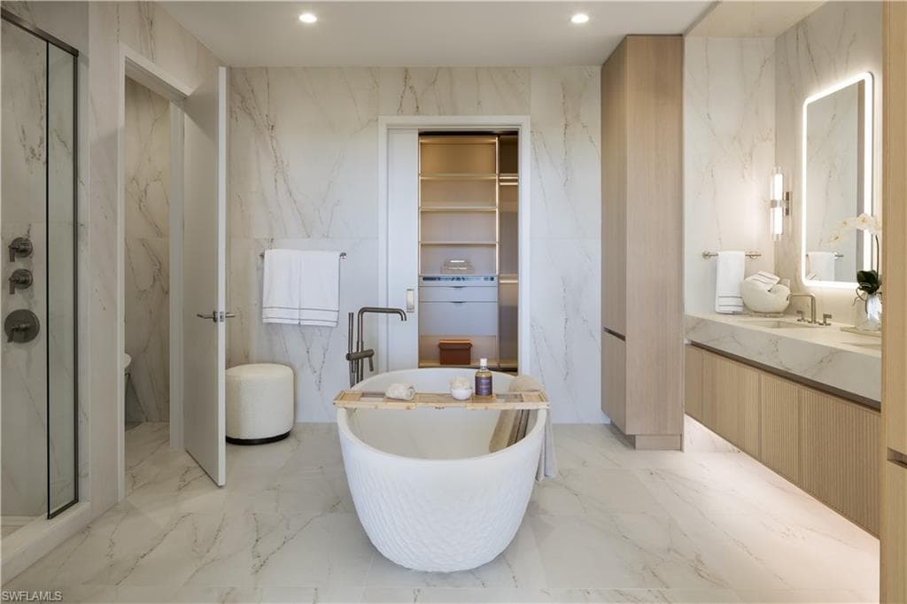 5100 Seagrass WAY 806 photo 33 of 47