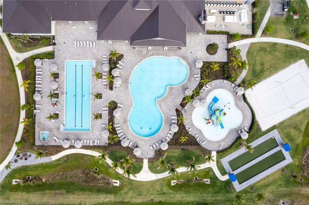 Welcome to this stunning 3-bed, 2.5-bath townhouse located in the vibrant, amenity-rich Timber Creek community in Fort Myers