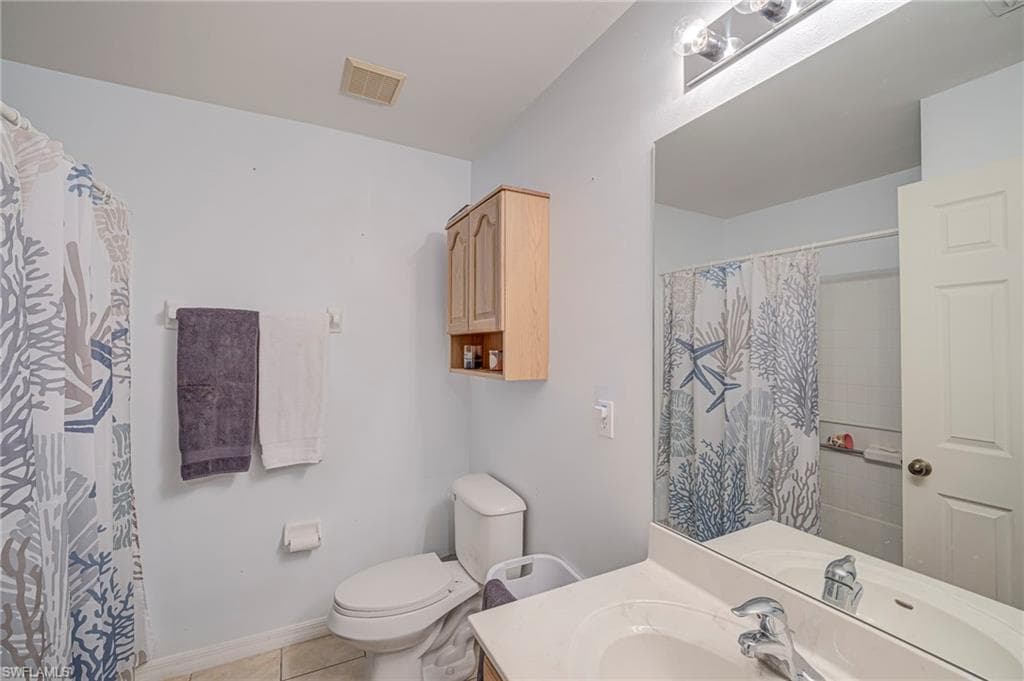 Upstairs guest bathroom