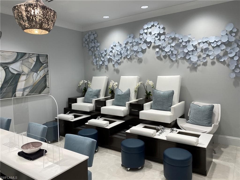 Valencia Bonita spa and nail salon.