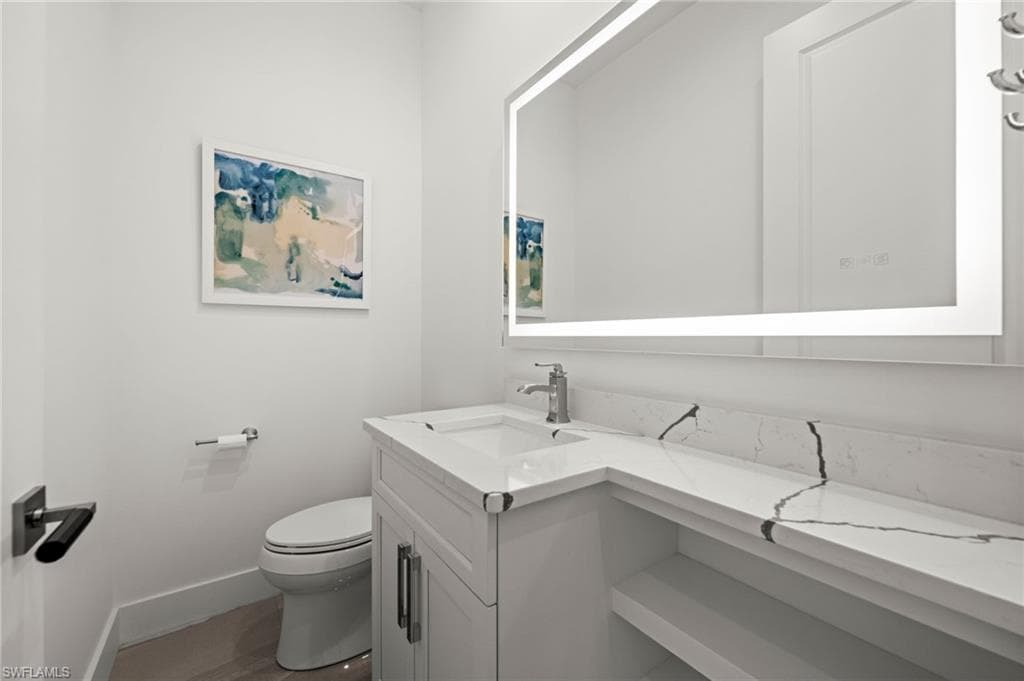 Downstairs 1/2 bathroom