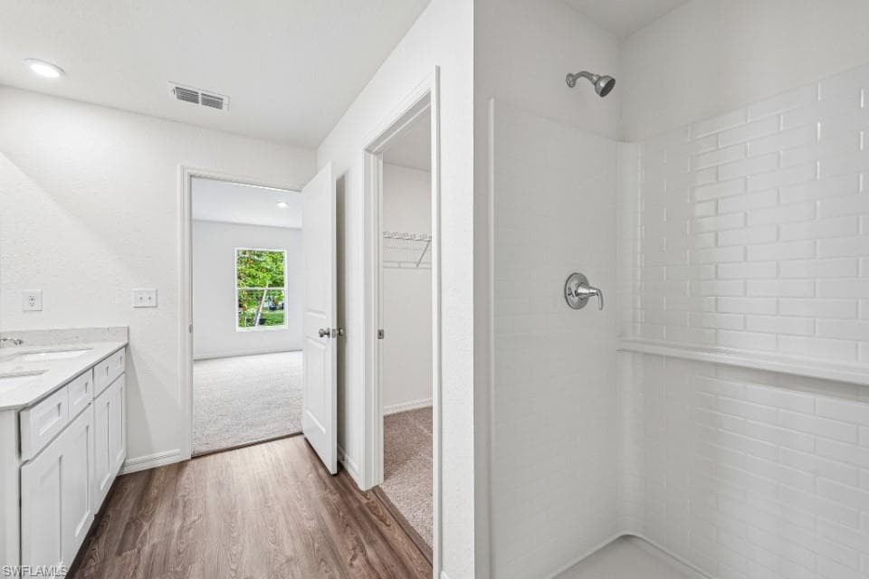 16107 MINORCA DR photo 12 of 20