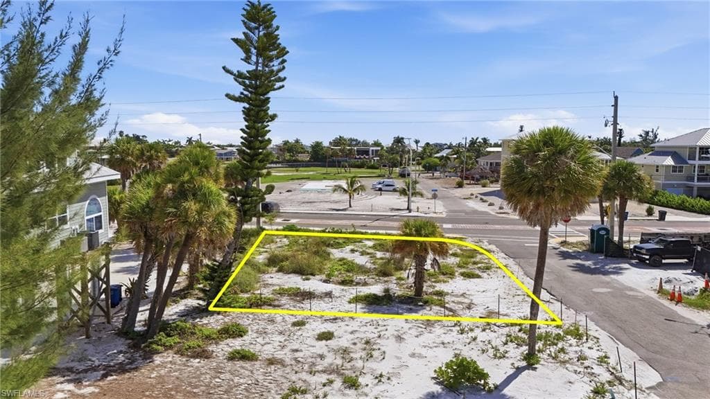 5698 Estero BLVD photo 15 of 18