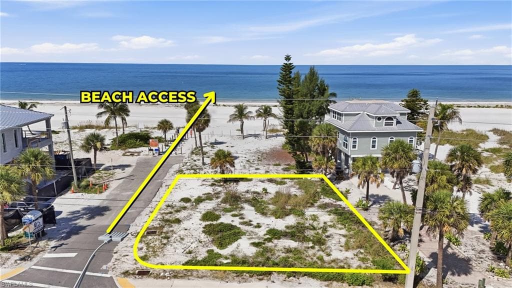 5698 Estero BLVD photo 11 of 18