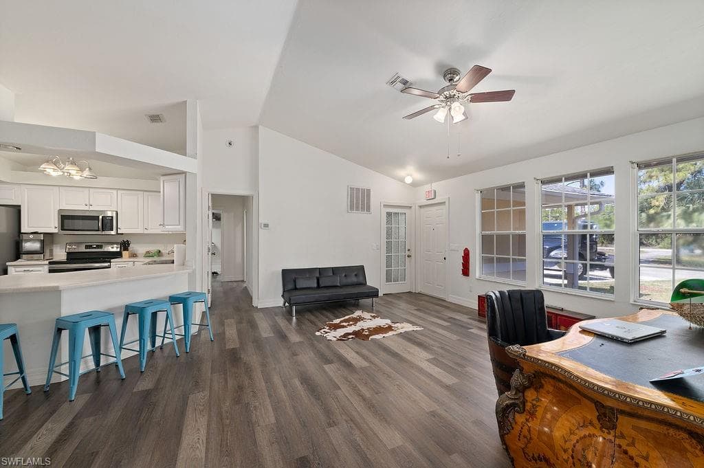 24709 Rodas DR photo 4 of 35