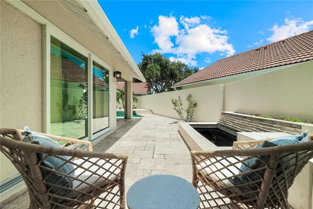 Covered outdoor lanai space