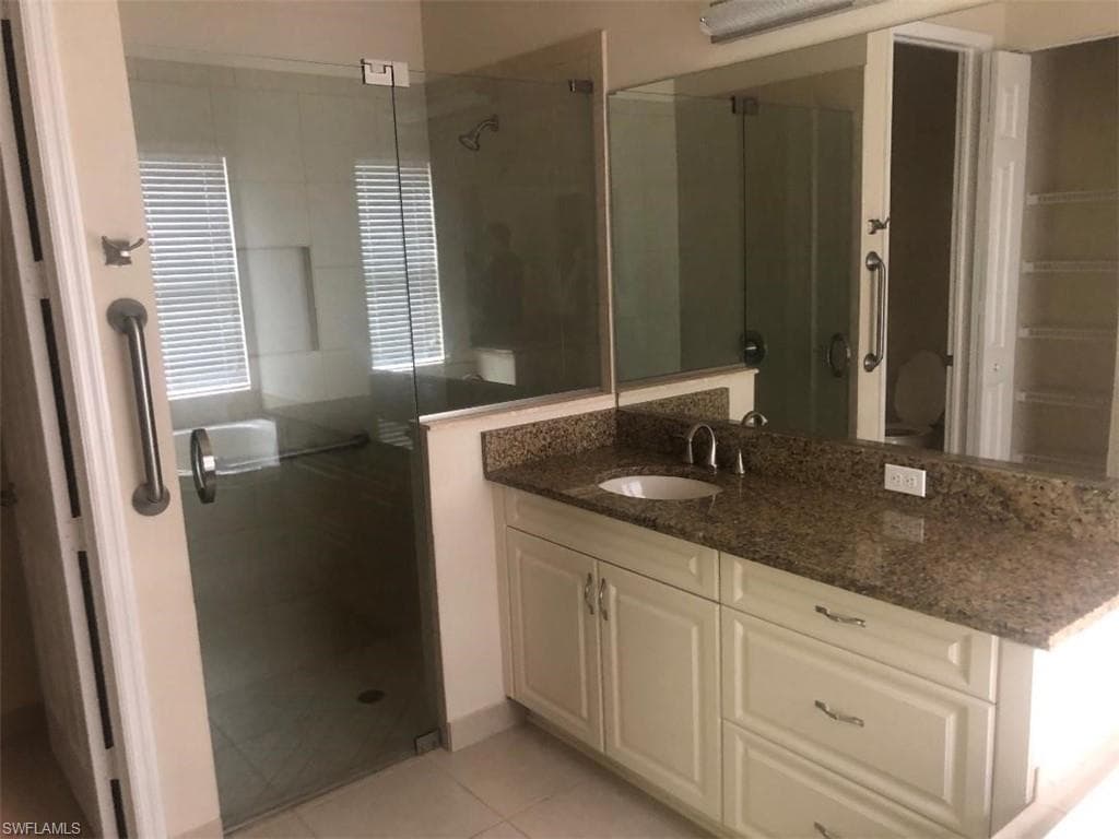 DOUBLE VANITIES IN THE BATHROOM