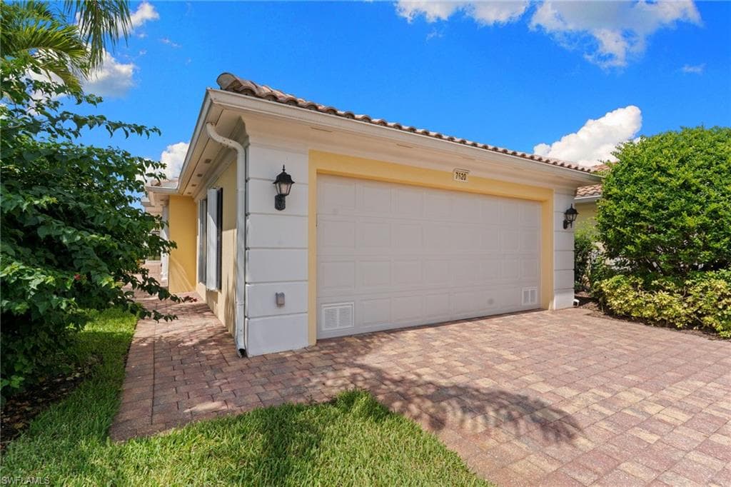 7620 Rozzini LN photo 3 of 33