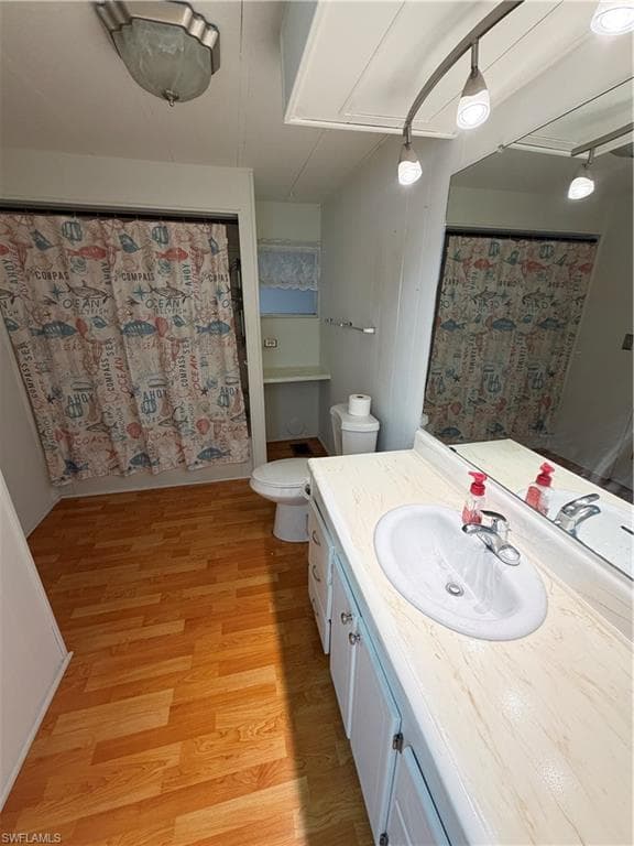Bathroom-Tub/Shower Combo