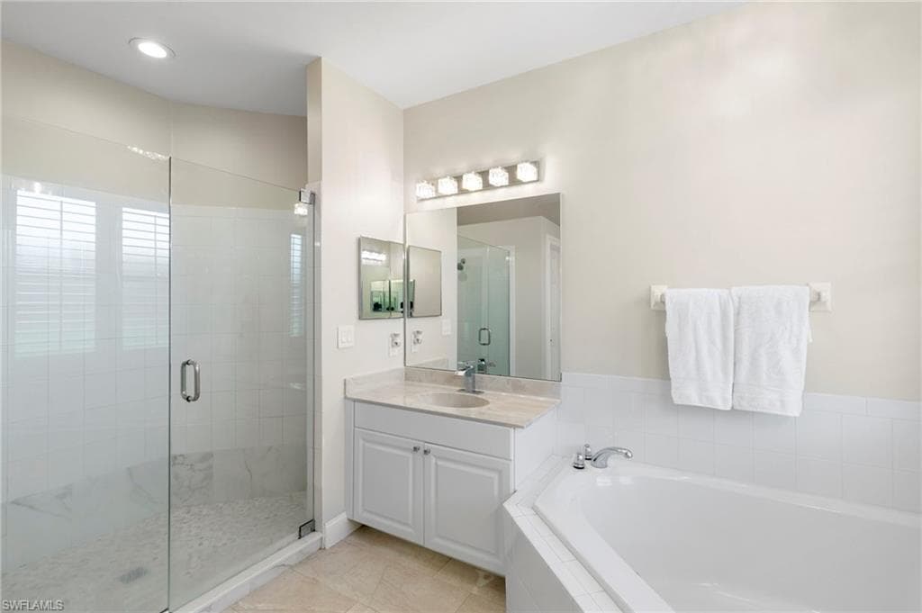 6561 Autumn Woods BLVD photo 17 of 35