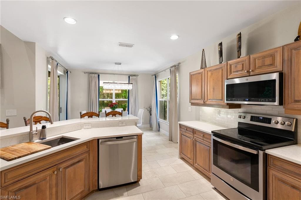 6561 Autumn Woods BLVD photo 11 of 35
