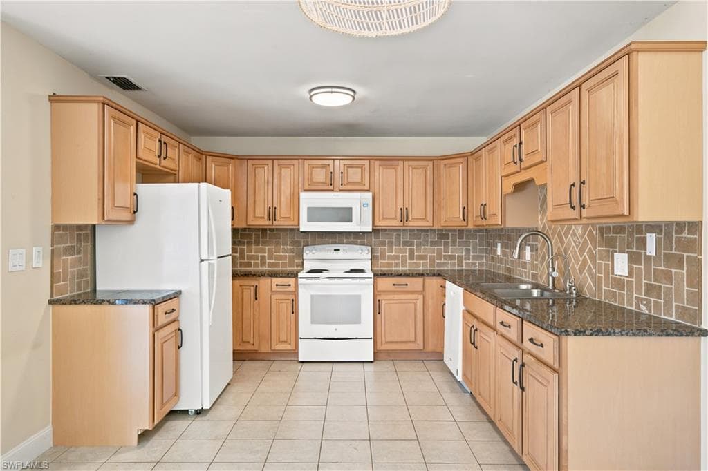 5638 Foxlake DR photo 5 of 23