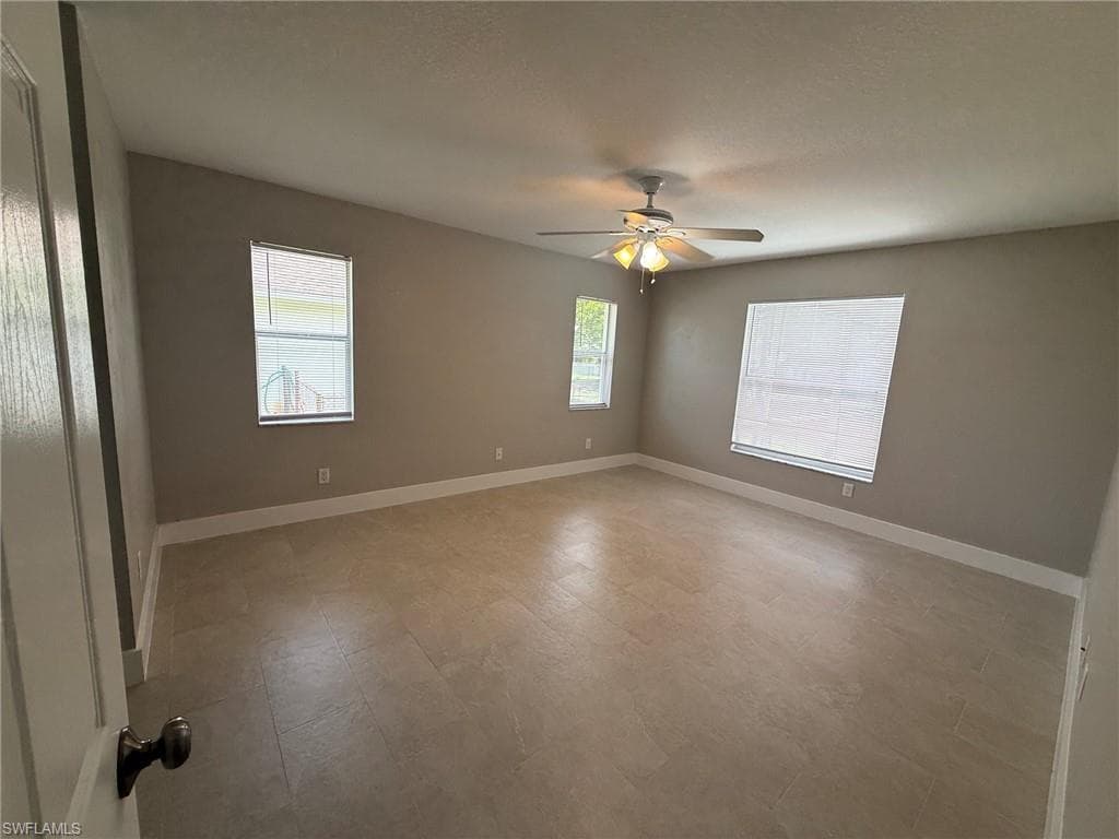 Master Bedroom (2 closets)