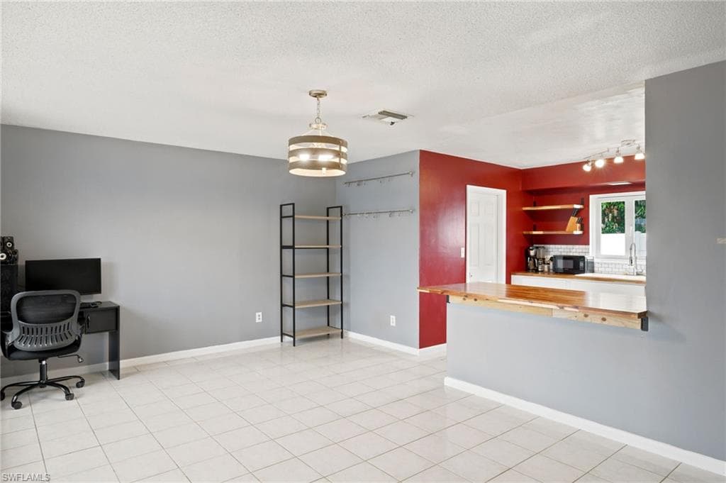 301 Hollywood ST photo 4 of 30