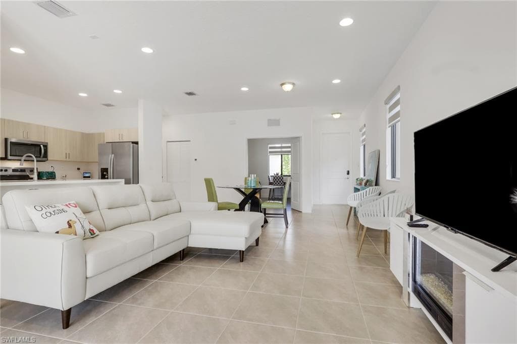 5116 Isidora LN photo 9 of 25