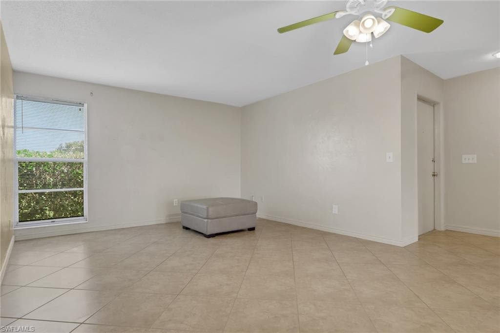 4133 Lakewood BLVD E27 photo 13 of 36