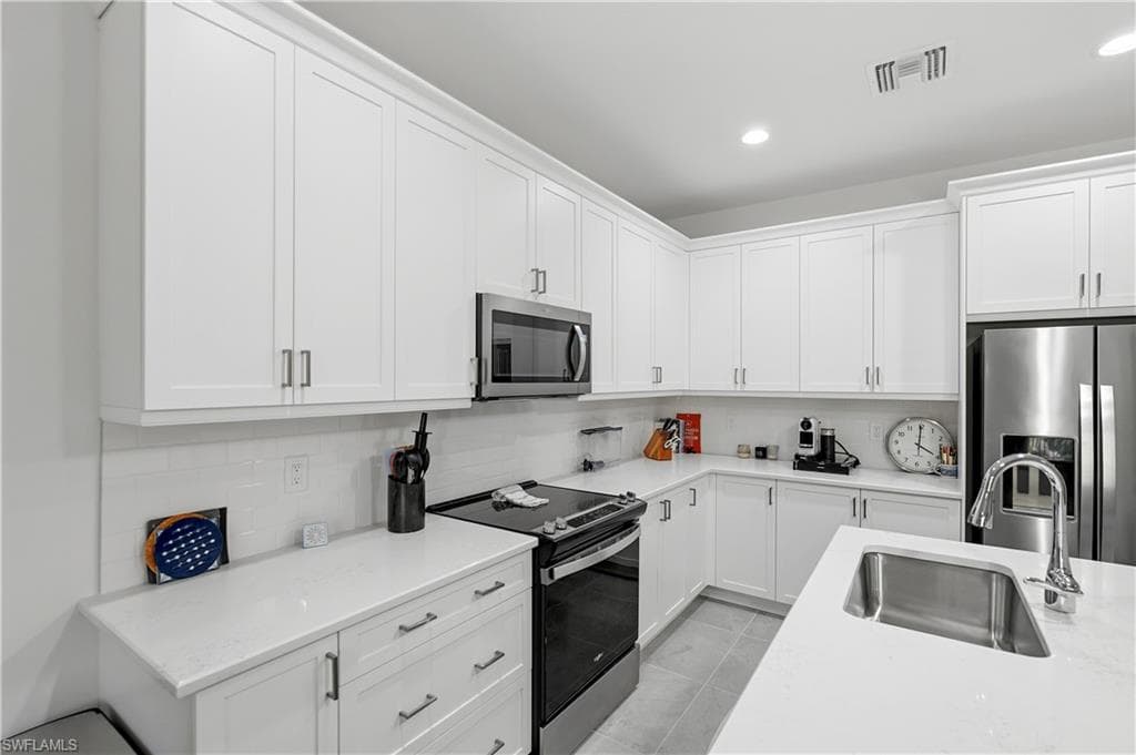 5865 Shell Cove DR 106 photo 16 of 30