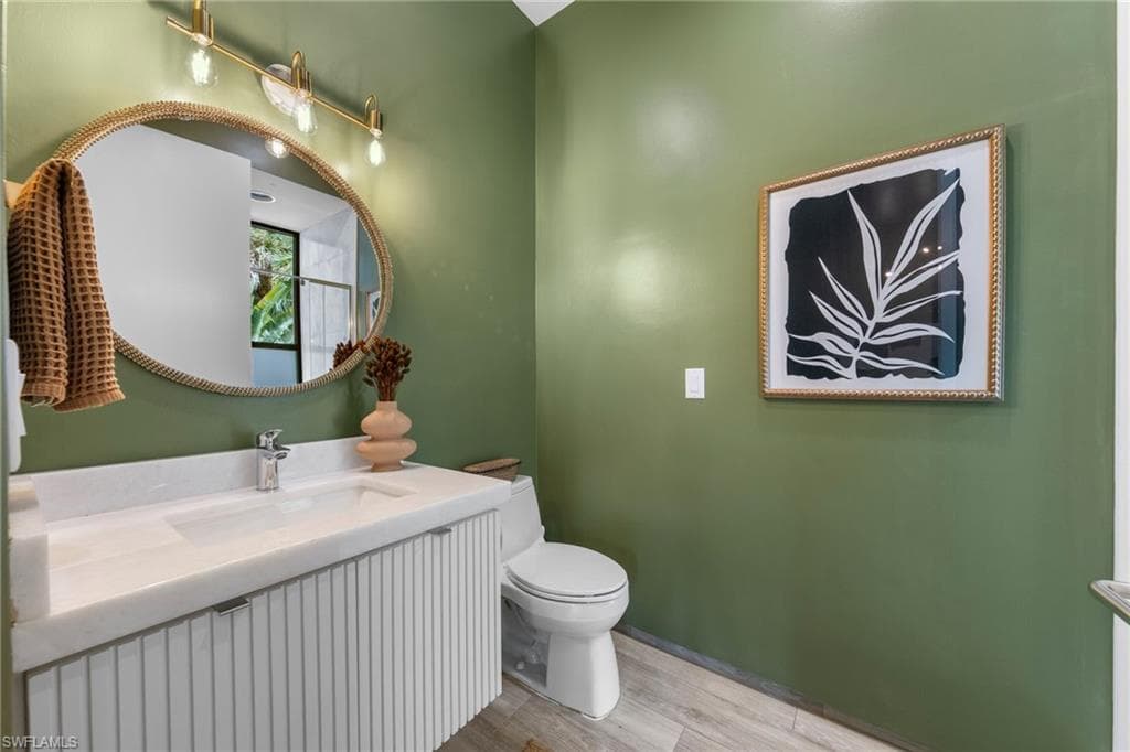 Main House - Guest Bathroom