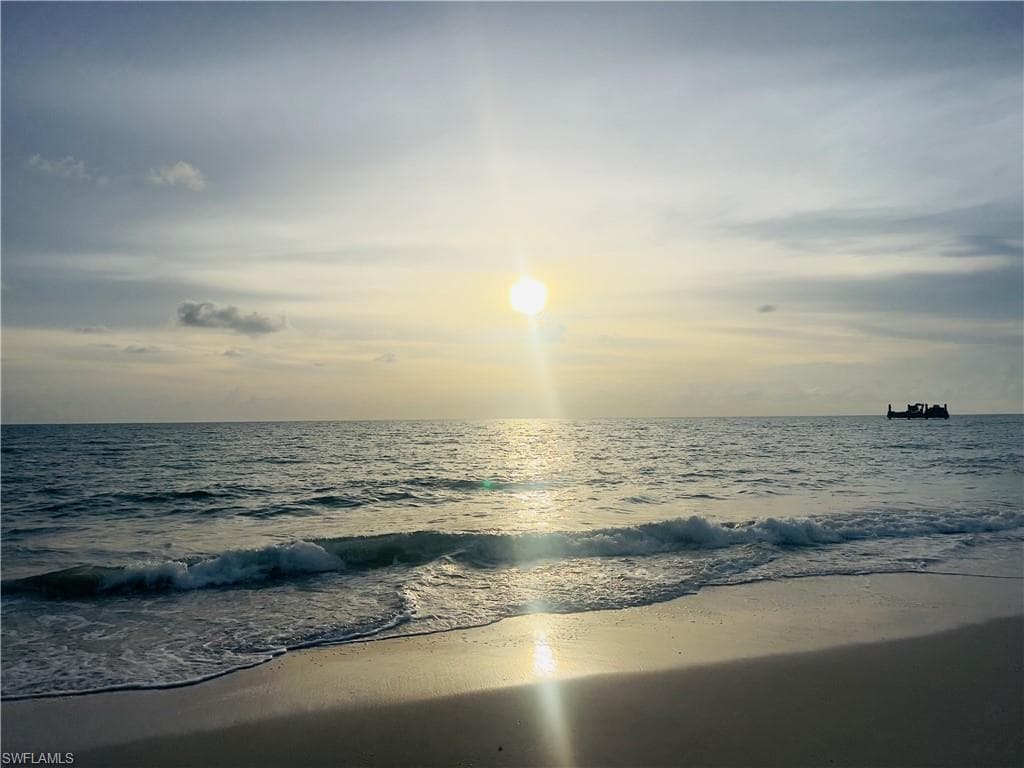 Enjoy the Gorgeous Fort Myers Beach Sunsets!