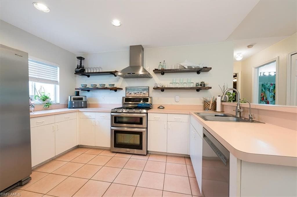Stainless Appliances, Bright & Kitchen with Open Floor Plan , Breakfast Bar, Large Pantry Closet, Gas Stove, New Dishwasher, Reserve Osmosis System Owned & located under the Sink